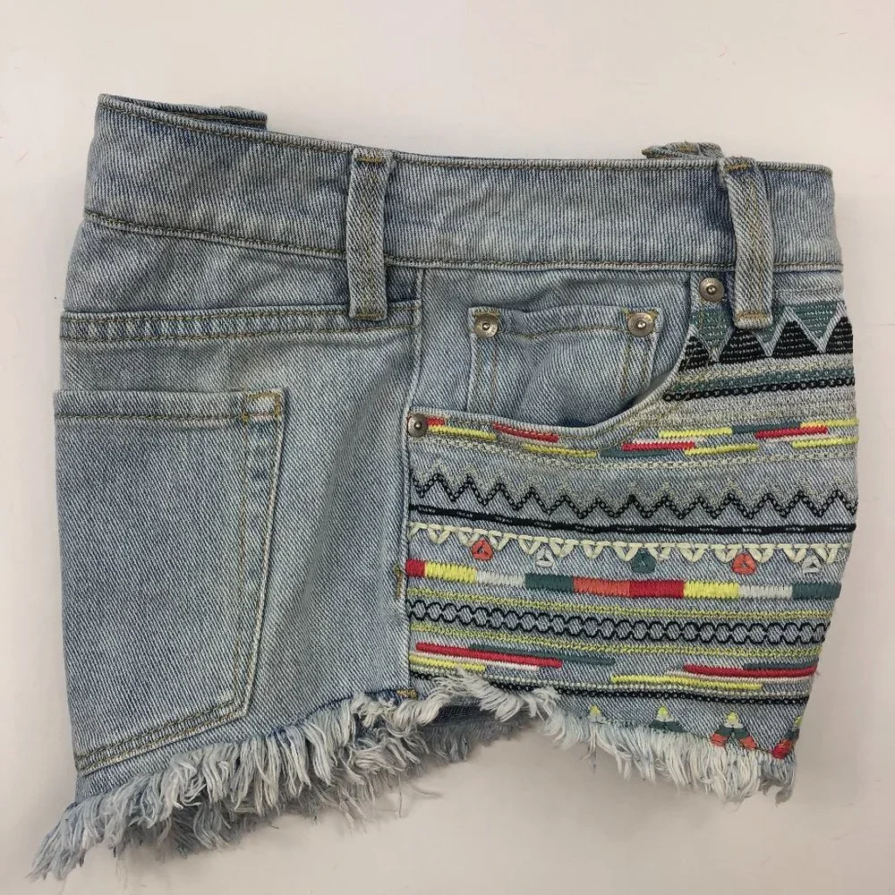 Bullhead Denim Beachy Low Rise Aztec Embroidered Jean Shorts Y2K Western Hippie